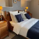 L'oustaloise - Et Table D'hotes Pres De Beziers- Alex Est Cuisinier De Metier- Piscine Avec Transats Et Parasols Terrasse Parking Prive Et Garage A Velos Motos- Labellisee Accueil Velo Et Vignoble Et Decouverte Отель типа 