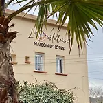 L'oustaloise - Et Table D'hotes Pres De Beziers- Alex Est Cuisinier De Metier- Piscine Avec Transats Et Parasols Terrasse Parking Prive Et Garage A Velos Motos- Labellisee Accueil Velo Et Vignoble Et Decouverte