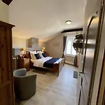 L'oustaloise - Et Table D'hotes Pres De Beziers- Alex Est Cuisinier De Metier- Piscine Avec Transats Et Parasols Terrasse Parking Prive Et Garage A Velos Motos- Labellisee Accueil Velo Et Vignoble Et Decouverte 3*