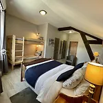 L'oustaloise - Et Table D'hotes Pres De Beziers- Alex Est Cuisinier De Metier- Piscine Avec Transats Et Parasols Terrasse Parking Prive Et Garage A Velos Motos- Labellisee Accueil Velo Et Vignoble Et Decouverte Отель типа 