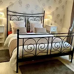 L'oustaloise - Et Table D'hotes Pres De Beziers- Alex Est Cuisinier De Metier- Piscine Avec Transats Et Parasols Terrasse Parking Prive Et Garage A Velos Motos- Labellisee Accueil Velo Et Vignoble Et Decouverte