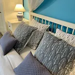 L'oustaloise - Et Table D'hotes Pres De Beziers- Alex Est Cuisinier De Metier- Piscine Avec Transats Et Parasols Terrasse Parking Prive Et Garage A Velos Motos- Labellisee Accueil Velo Et Vignoble Et Decouverte Отель типа 