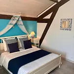 L'oustaloise - Et Table D'hotes Pres De Beziers- Alex Est Cuisinier De Metier- Piscine Avec Transats Et Parasols Terrasse Parking Prive Et Garage A Velos Motos- Labellisee Accueil Velo Et Vignoble Et Decouverte Отель типа 