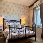 L'oustaloise - Et Table D'hotes Pres De Beziers- Alex Est Cuisinier De Metier- Piscine Avec Transats Et Parasols Terrasse Parking Prive Et Garage A Velos Motos- Labellisee Accueil Velo Et Vignoble Et Decouverte