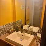L'oustaloise - Et Table D'hotes Pres De Beziers- Alex Est Cuisinier De Metier- Piscine Avec Transats Et Parasols Terrasse Parking Prive Et Garage A Velos Motos- Labellisee Accueil Velo Et Vignoble Et Decouverte Отель типа 