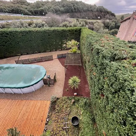 L'oustaloise - Et Table D'hotes Pres De Beziers- Alex Est Cuisinier De Metier- Piscine Avec Transats Et Parasols Terrasse Parking Prive Et Garage A Velos Motos- Labellisee Accueil Velo Et Vignoble Et Decouverte Bed & Breakfast