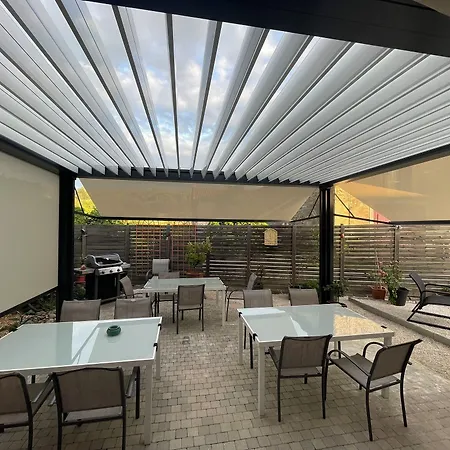 לינה וארוחת בוקר L'oustaloise - Et Table D'hotes Pres De Beziers- Alex Est Cuisinier De Metier- Piscine Avec Transats Et Parasols Terrasse Parking Prive Et Garage A Velos Motos- Labellisee Accueil Velo Et Vignoble Et Decouverte 3*