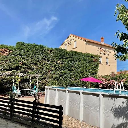 לינה וארוחת בוקר L'oustaloise - Et Table D'hotes Pres De Beziers- Alex Est Cuisinier De Metier- Piscine Avec Transats Et Parasols Terrasse Parking Prive Et Garage A Velos Motos- Labellisee Accueil Velo Et Vignoble Et Decouverte Faugères