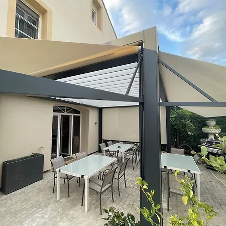 לינה וארוחת בוקר L'oustaloise - Et Table D'hotes Pres De Beziers- Alex Est Cuisinier De Metier- Piscine Avec Transats Et Parasols Terrasse Parking Prive Et Garage A Velos Motos- Labellisee Accueil Velo Et Vignoble Et Decouverte Faugères