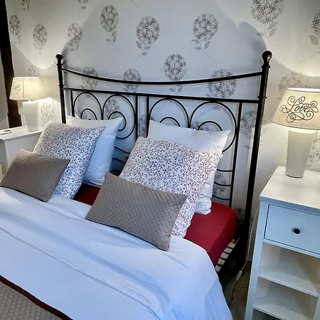 Bed & Breakfast L'oustaloise - Et Table D'hotes Pres De Beziers- Alex Est Cuisinier De Metier- Piscine Avec Transats Et Parasols Terrasse Parking Prive Et Garage A Velos Motos- Labellisee Accueil Velo Et Vignoble Et Decouverte