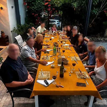 Panzió L'oustaloise - Et Table D'hotes Pres De Beziers- Alex Est Cuisinier De Metier- Piscine Avec Transats Et Parasols Terrasse Parking Prive Et Garage A Velos Motos- Labellisee Accueil Velo Et Vignoble Et Decouverte Faugères