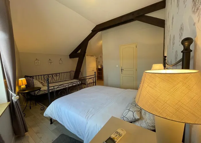 לינה וארוחת בוקר L'oustaloise - Et Table D'hotes Pres De Beziers- Alex Est Cuisinier De Metier- Piscine Avec Transats Et Parasols Terrasse Parking Prive Et Garage A Velos- Labellisee Accueil Velo Et Vignoble Et Decouverte Faugères