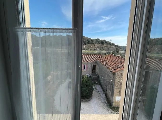 L'oustaloise - Et Table D'hotes Pres De Beziers- Alex Est Cuisinier De Metier- Piscine Avec Transats Et Parasols Terrasse Parking Prive Et Garage A Velos- Labellisee Accueil Velo Et Vignoble Et Decouverte לינה וארוחת בוקר