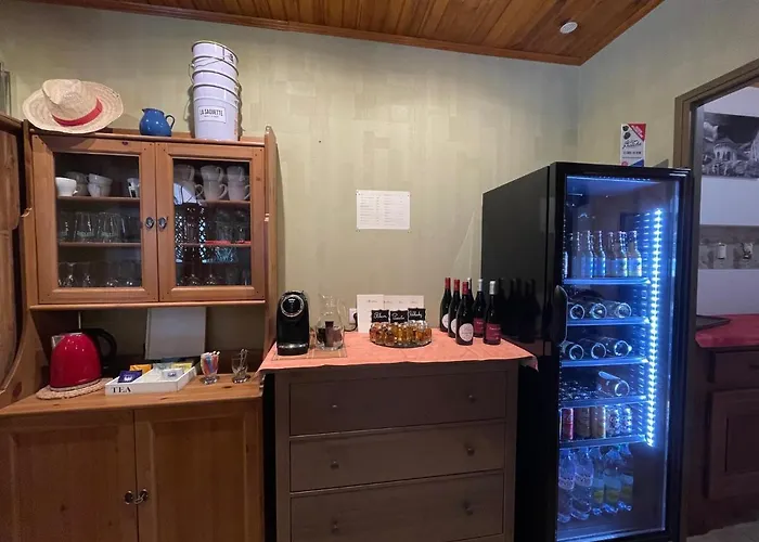 לינה וארוחת בוקר L'oustaloise - Et Table D'hotes Pres De Beziers- Alex Est Cuisinier De Metier- Piscine Avec Transats Et Parasols Terrasse Parking Prive Et Garage A Velos- Labellisee Accueil Velo Et Vignoble Et Decouverte Faugères
