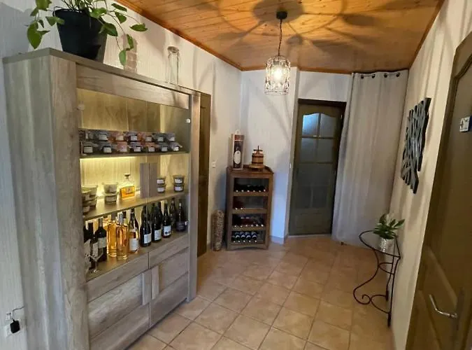 L'oustaloise - Et Table D'hotes Pres De Beziers- Alex Est Cuisinier De Metier- Piscine Avec Transats Et Parasols Terrasse Parking Prive Et Garage A Velos- Labellisee Accueil Velo Et Vignoble Et Decouverte לינה וארוחת בוקר Faugères