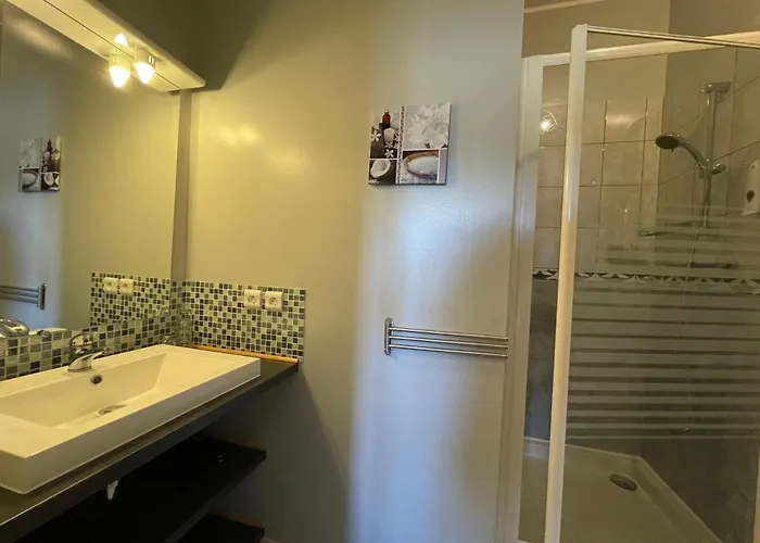 L'oustaloise - Et Table D'hotes Pres De Beziers- Alex Est Cuisinier De Metier- Piscine Avec Transats Et Parasols Terrasse Parking Prive Et Garage A Velos- Labellisee Accueil Velo Et Vignoble Et Decouverte לינה וארוחת בוקר Faugères