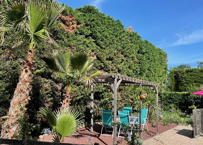 לינה וארוחת בוקר L'oustaloise - Et Table D'hotes Pres De Beziers- Alex Est Cuisinier De Metier- Piscine Avec Transats Et Parasols Terrasse Parking Prive Et Garage A Velos- Labellisee Accueil Velo Et Vignoble Et Decouverte 3*