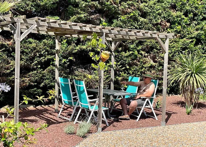 L'oustaloise - Et Table D'hotes Pres De Beziers- Alex Est Cuisinier De Metier- Piscine Avec Transats Et Parasols Terrasse Parking Prive Et Garage A Velos- Labellisee Accueil Velo Et Vignoble Et Decouverte לינה וארוחת בוקר