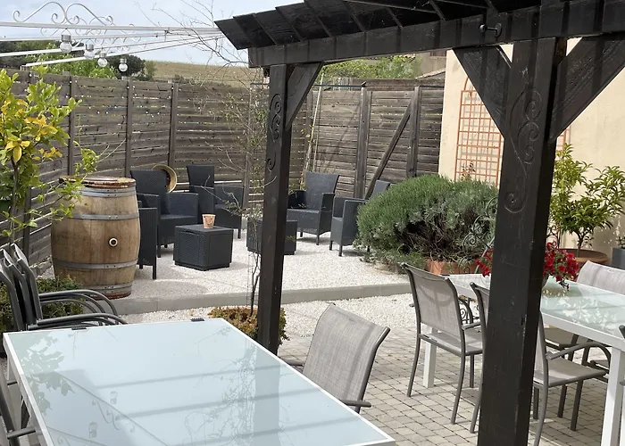 L'oustaloise - Et Table D'hotes Pres De Beziers- Alex Est Cuisinier De Metier- Piscine Avec Transats Et Parasols Terrasse Parking Prive Et Garage A Velos- Labellisee Accueil Velo Et Vignoble Et Decouverte 3* Faugères
