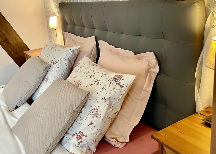 לינה וארוחת בוקר L'oustaloise - Et Table D'hotes Pres De Beziers- Alex Est Cuisinier De Metier- Piscine Avec Transats Et Parasols Terrasse Parking Prive Et Garage A Velos- Labellisee Accueil Velo Et Vignoble Et Decouverte Faugères