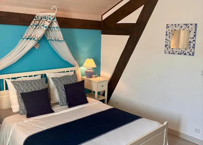 L'oustaloise - Et Table D'hotes Pres De Beziers- Alex Est Cuisinier De Metier- Piscine Avec Transats Et Parasols Terrasse Parking Prive Et Garage A Velos- Labellisee Accueil Velo Et Vignoble Et Decouverte לינה וארוחת בוקר