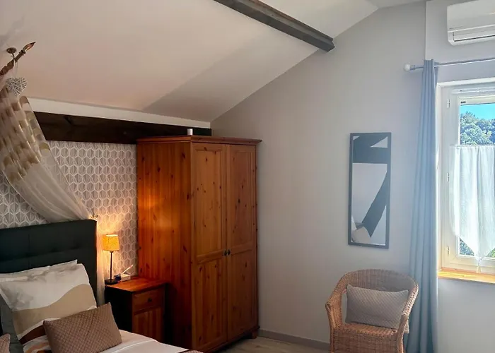 לינה וארוחת בוקר L'oustaloise - Et Table D'hotes Pres De Beziers- Alex Est Cuisinier De Metier- Piscine Avec Transats Et Parasols Terrasse Parking Prive Et Garage A Velos- Labellisee Accueil Velo Et Vignoble Et Decouverte 3*