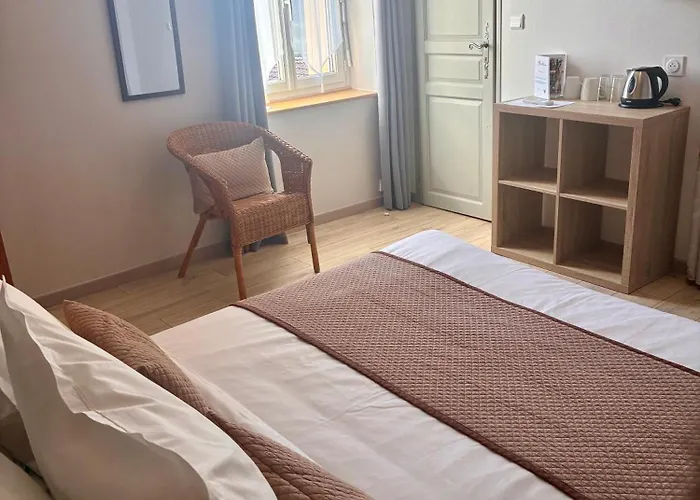 לינה וארוחת בוקר L'oustaloise - Et Table D'hotes Pres De Beziers- Alex Est Cuisinier De Metier- Piscine Avec Transats Et Parasols Terrasse Parking Prive Et Garage A Velos- Labellisee Accueil Velo Et Vignoble Et Decouverte 3*