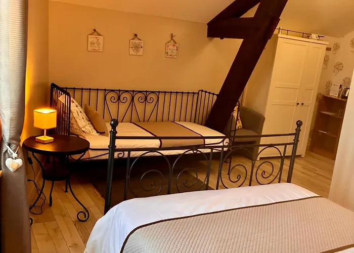 לינה וארוחת בוקר L'oustaloise - Et Table D'hotes Pres De Beziers- Alex Est Cuisinier De Metier- Piscine Avec Transats Et Parasols Terrasse Parking Prive Et Garage A Velos- Labellisee Accueil Velo Et Vignoble Et Decouverte 3*
