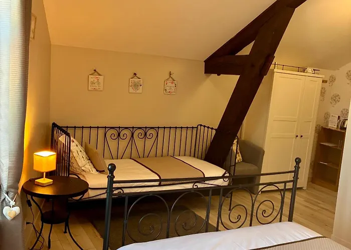 L'oustaloise - Et Table D'hotes Pres De Beziers- Alex Est Cuisinier De Metier- Piscine Avec Transats Et Parasols Terrasse Parking Prive Et Garage A Velos- Labellisee Accueil Velo Et Vignoble Et Decouverte לינה וארוחת בוקר